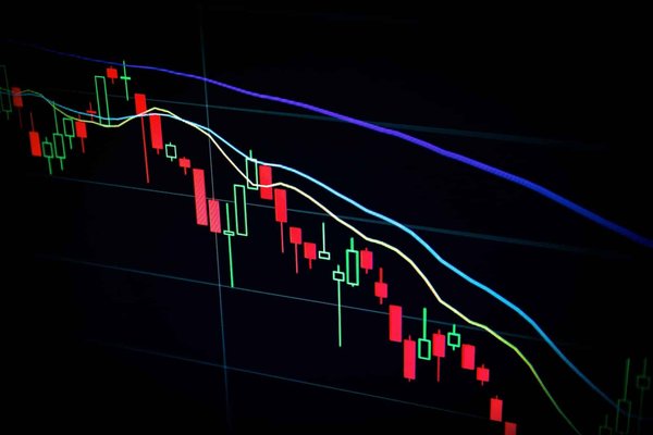 Comprendre la chute de la bourse d'aujourd'hui : causes et conséquences