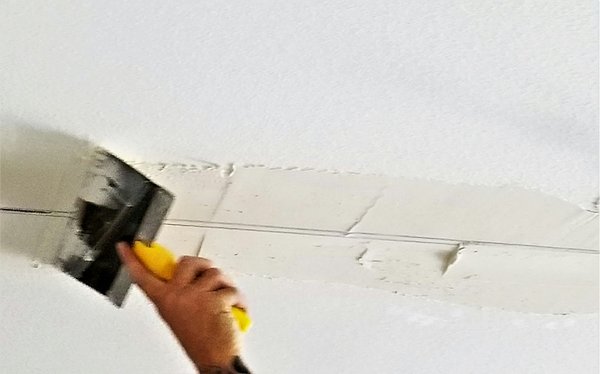 Fissures dans une maison : un guide d’expertise pour identifier, évaluer et réagir
